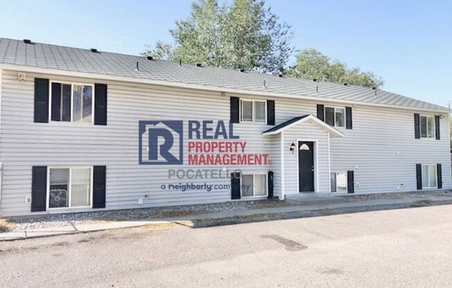 1120 E Poplar
