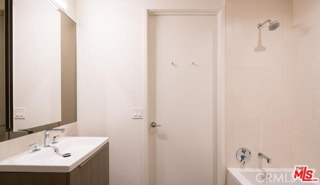 1 bed, 1 bath, 740 sqft, $3,100, Unit 902