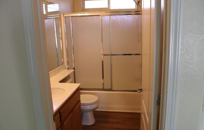 Studio, 1 bath, $2,100, Unit Parnell