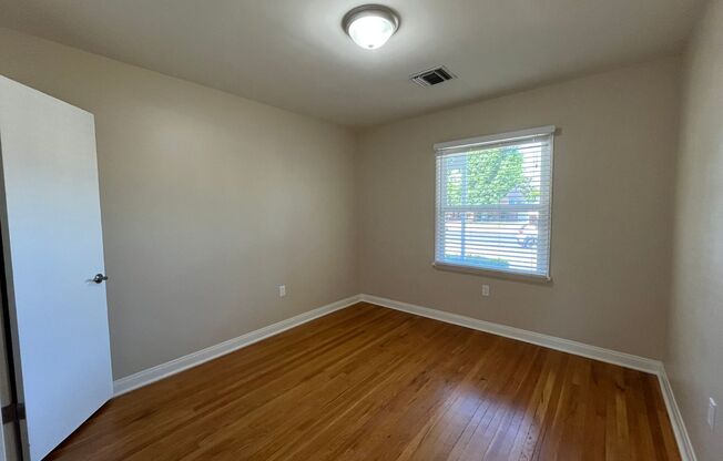 AVAILABLE NOW! 3+2 w/bonus room + appliances included!