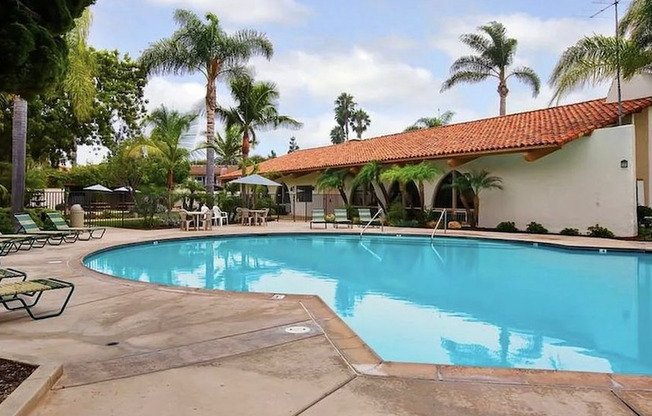 4052 LOMA RIVIERA CIR