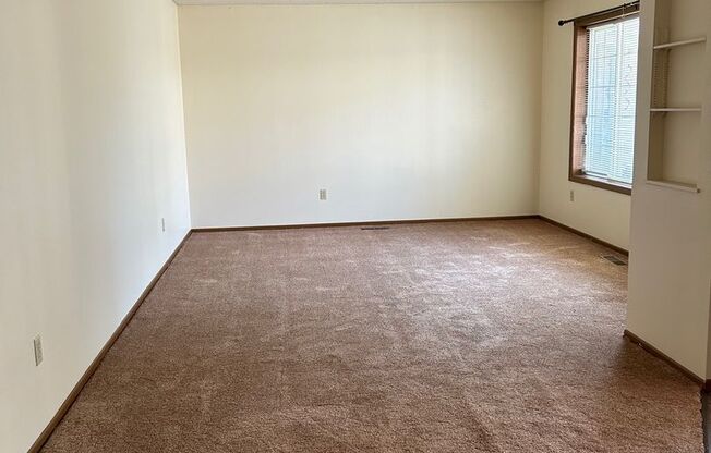 1 bed, 1 bath, 830 sqft, $1,195, Unit C87