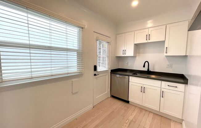 Studio, 1 bath, 228 sqft, $1,995, Unit 10378