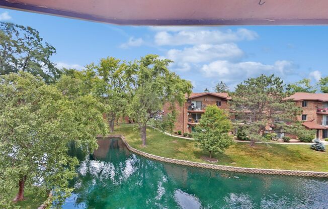 2432 Waterbury Dr