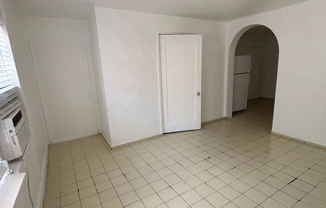 Fully Remodeled 1 Bed / 1 Bath- Central location!