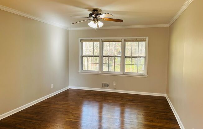 Beautifully renovated 3 bedroom 2 bathroom apartment in Lithia Springs! Must See!