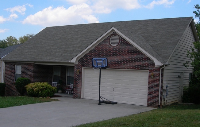 3BR 2BA One level, West Knox