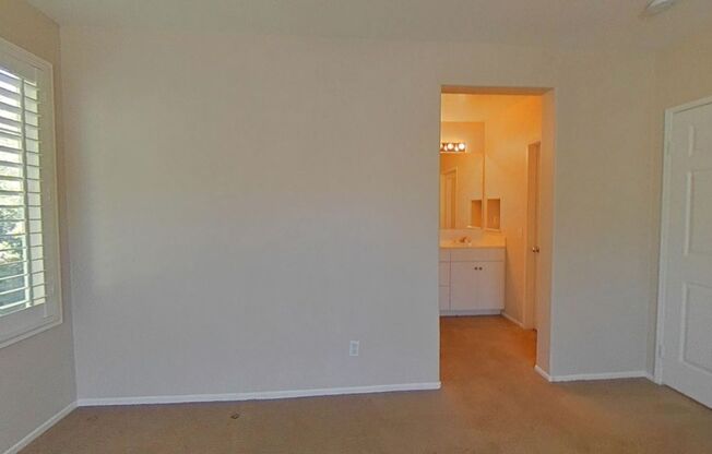 3 beds, 2 baths, $2,650, Unit # C