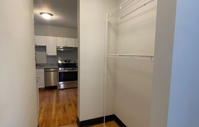 5542 W. LELAND LLC