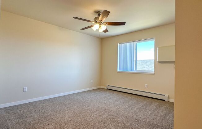 3 beds, 2 baths, 1,186 sqft, $1,595, Unit AT 715-50