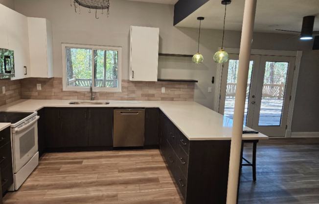 30076 ROSWELL GDNS