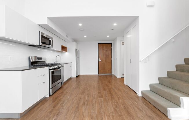 1 bed, 1 bath, 733 sqft, $3,900, Unit 616