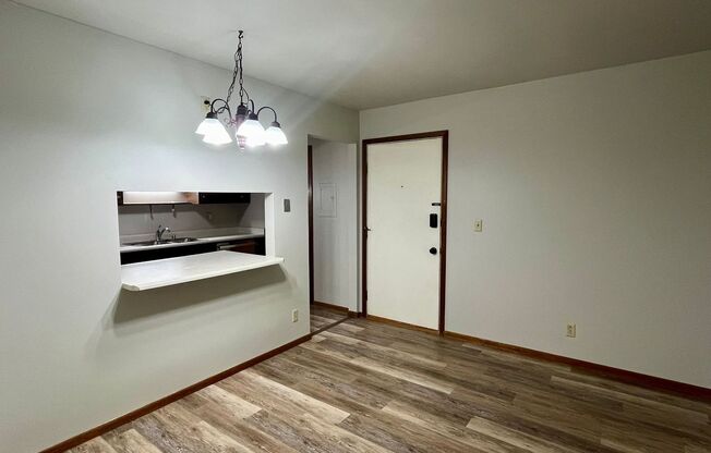 2 beds, 1 bath, 750 sqft, $895