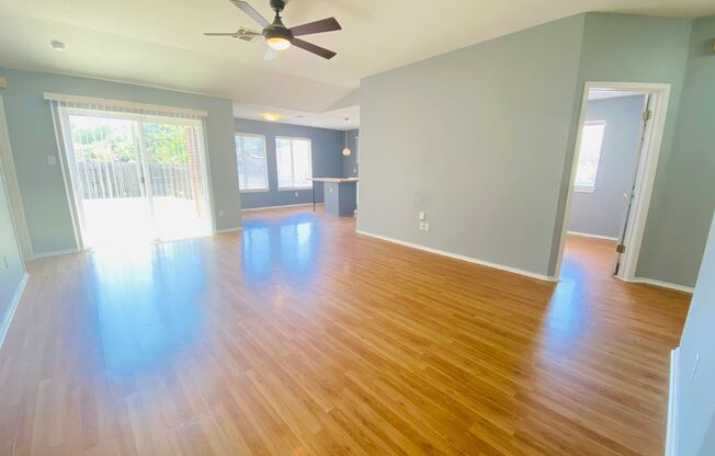 Great well-kept home in South Creek!