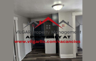 2 beds, 1 bath, $925, Unit Upper Apt-1/2 Unit 2