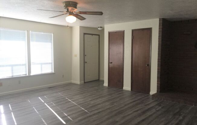 2 beds, 2 baths, $1,495, Unit 725 S Gold St