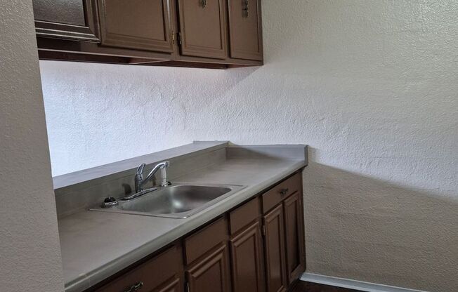2 beds, 1 bath, 792 sqft, $1,000, Unit #3