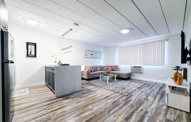 1 bed, 1 bath, 600 sqft, $999