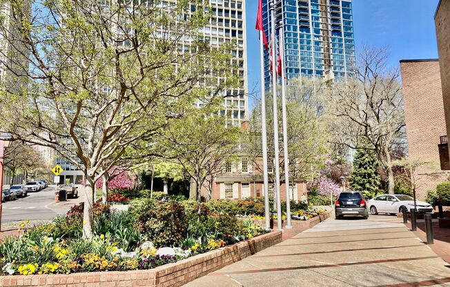 Society Hill 1bd w/ Garage Parking and Pool