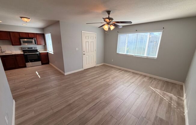 Charming 2 Bedroom, 2 Bathroom Single-Level Apartment in Cozy Phoenix Community