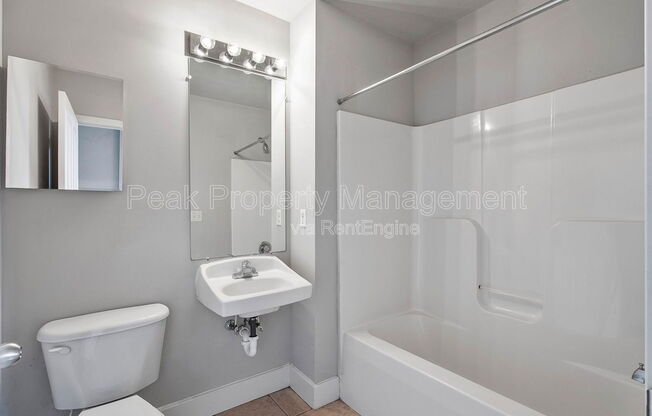 1 bed, 1 bath, 814 sqft, $1,195, Unit 11