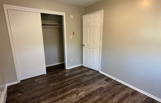 2 beds, 1 bath, 900 sqft, $1,100, Unit #301