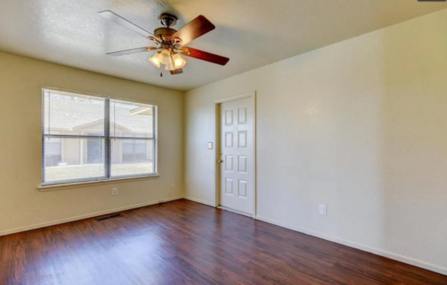 Great Location, 2 Bed -- Washer & Dryer Included!