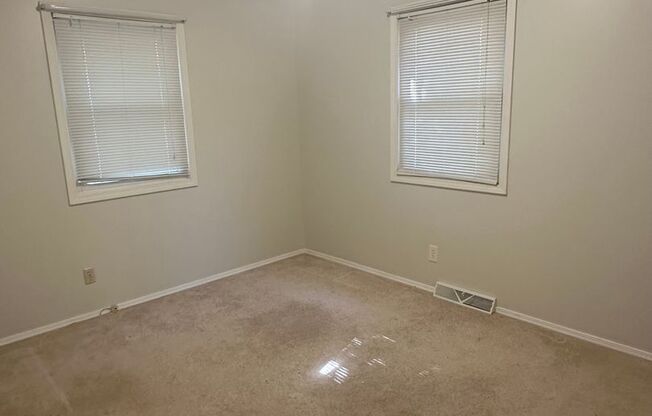 3 beds, 1 bath, $1,095