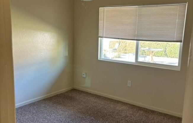 2 beds, 1 bath, $1,457, Unit 429 Robinson Ave #12