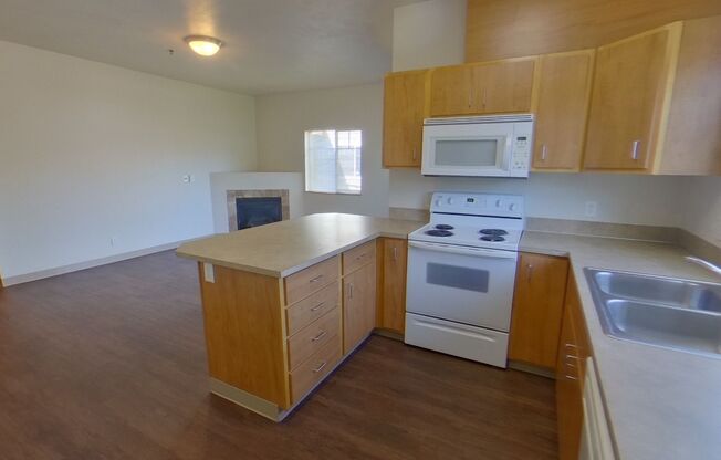 4 beds, 2 baths, $3,200, Unit 10