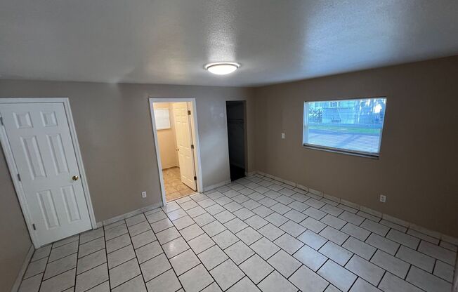 2 beds, 1 bath, 1,200 sqft, $1,450