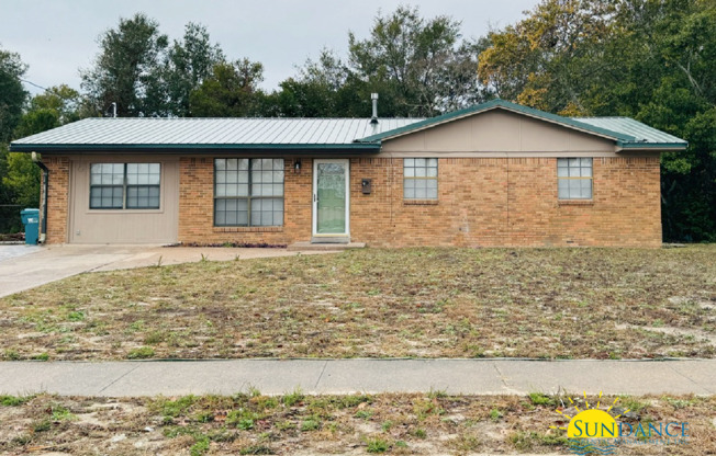 Beautiful 3 Bedroom Home In Mary Esther!