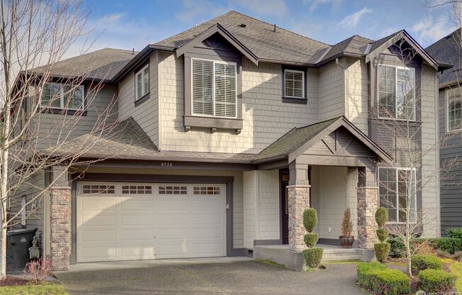 4 Bd / 2.75 Ba Redmond Home