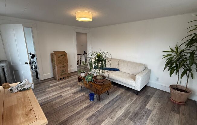 Nicely Updated 2 Bedroom Apt Near Downtown Dover