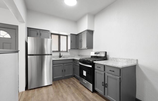 Newly renovated 2 Bedroom home in McKees Rocks Available Now!