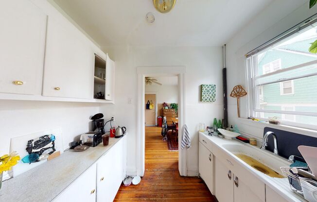 2 beds, 1 bath, $1,995, Unit Unit 2 (1st Fl)