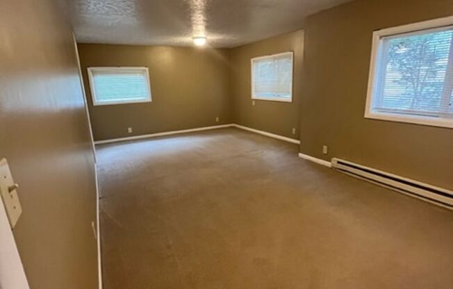 Charming one level 2 bedroom 1 bath house in SW Portland- AVAILABLE NOW