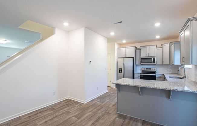 BEAUTIFUL 3BD/2.5BTH Townhome - Belmont - NOVEMBER MOVE-IN