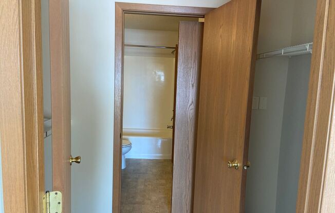 2 beds, 1 bath, 825 sqft, $993, Unit 313N