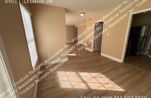 6901 ELLESMERE DR