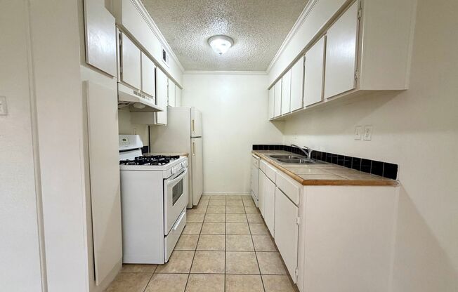 2 beds, 2 baths, 900 sqft, $1,399, Unit LAW7-213