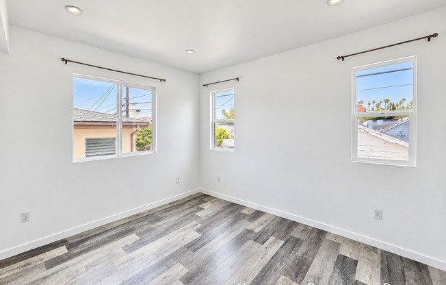 158 N Mariposa Ave