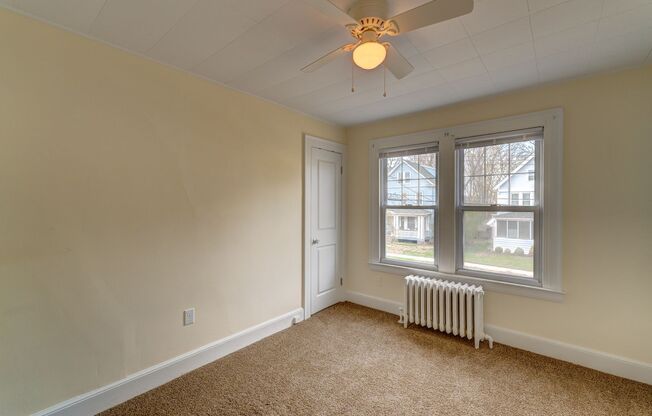 3 beds, 1 bath, 1,011 sqft, $2,100, Unit 28 Lester St - #2