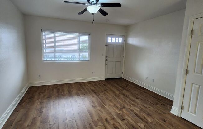 **SPECIAL** FIRST MONTH FREE!!! Clean Upstairs Unit In Convenient Location- Close to SDSU!