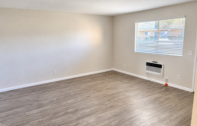 2 beds, 1 bath, 925 sqft, $2,100, Unit 430-B