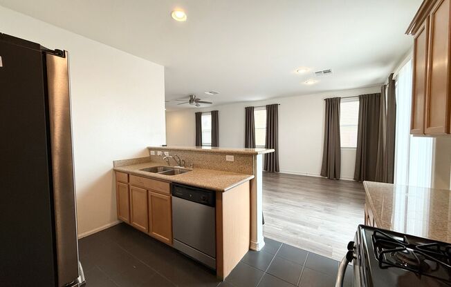 3/BD 2.5/BA Beautiful Home with Loft, Mountain Views & Backyard Oasis
