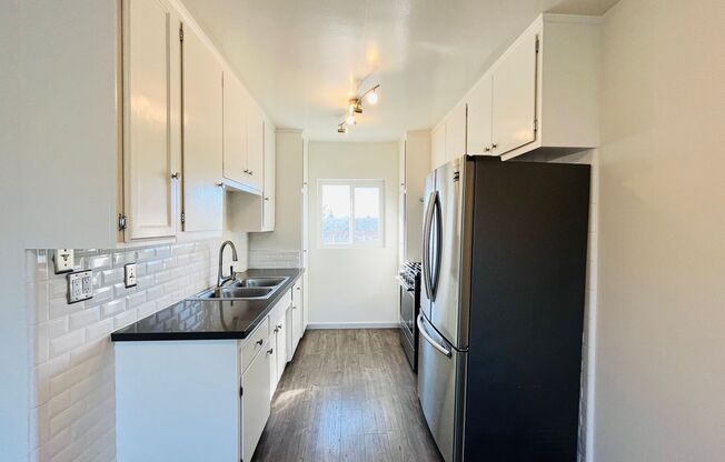 2 beds, 1 bath, $2,495, Unit 5