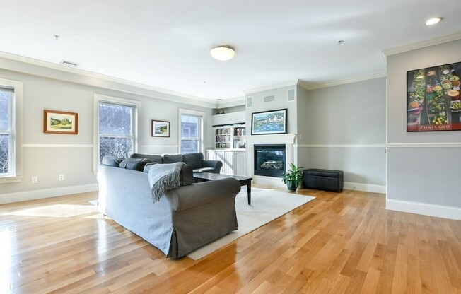 580 E 2 ST