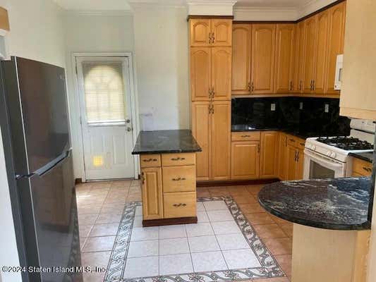 3 beds, 1 bath, 1,200 sqft, $2,700