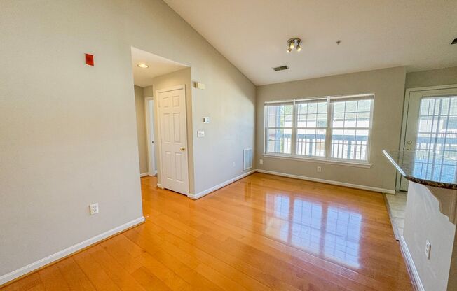 Amazing 3 bed 2 Bath Penthouse With Balcony In Vibrant Leesburg Gateway Community - Water Included